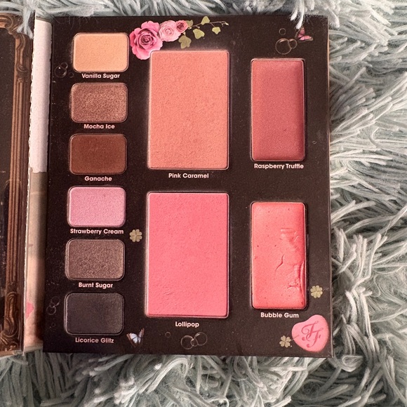 Too Faced Romantic Makeup Collection - Picture 2 of 5